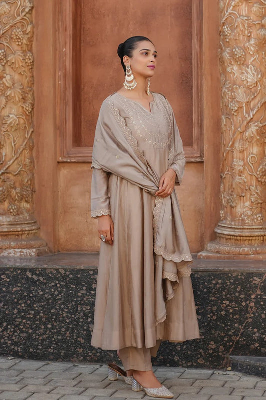 Cream Regal Embroidered Kurta Set with Dupatta